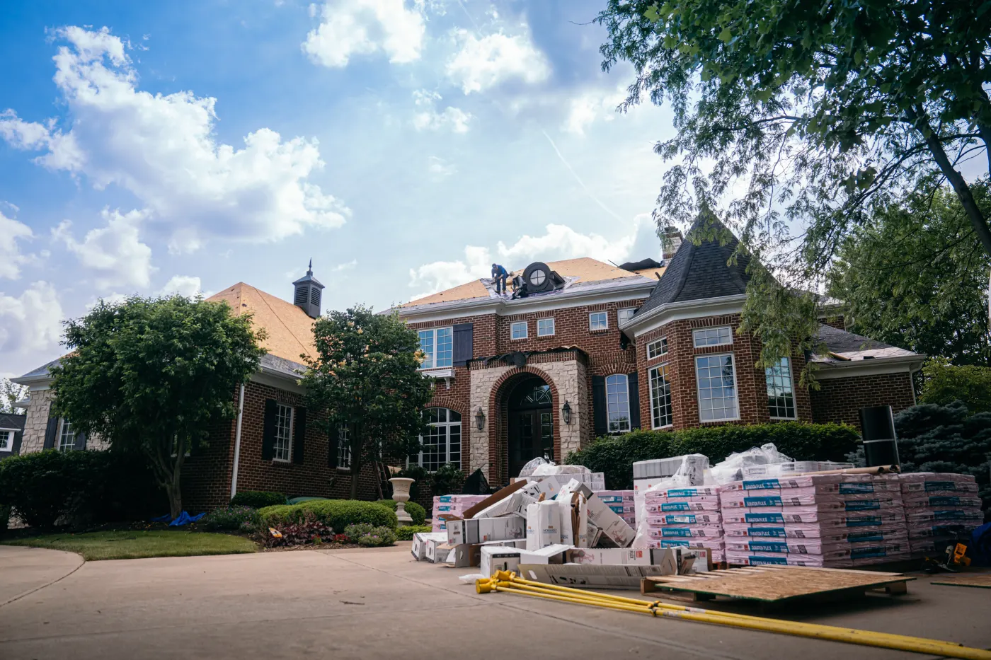 Manufacturer-certified roof installation in Cherry Tree